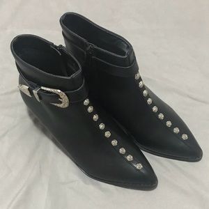 Boohoo Black rose studded booties run big!